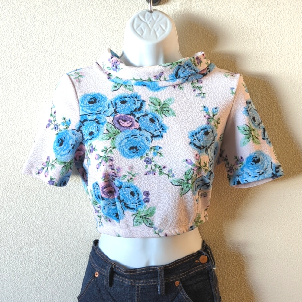Couture For Every Body Joanna short sleeve crop top